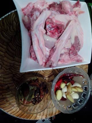 啤酒鸭的做法步骤：1