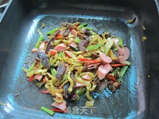 混搭下饭菜---腊肉+火腿+榨菜的做法步骤：8