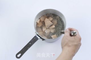 鲜芦笋三文鱼丁的做法步骤：1