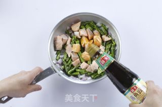 鲜芦笋三文鱼丁的做法步骤：4