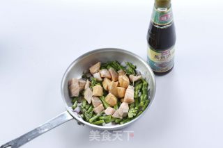 鲜芦笋三文鱼丁的做法步骤：5