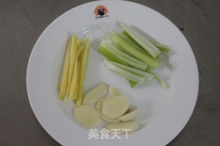 烧焖小公鸡的做法步骤：2