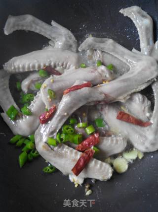 香辣啤酒鸭翅的做法步骤：4