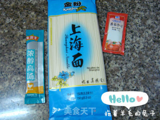 【羊毛兔出品。】葱香猪肉火腿烩挂面的做法步骤：1