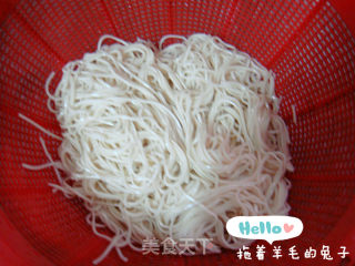 【羊毛兔出品。】葱香猪肉火腿烩挂面的做法步骤：7