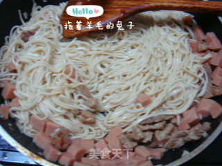 【羊毛兔出品。】葱香猪肉火腿烩挂面的做法步骤：12