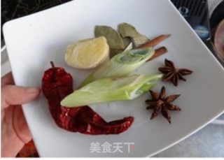 一定要你在大热天都多吃一碗饭的美味肉菜——山蘑烧排骨的做法步骤：4