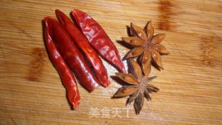 红烧罗非鱼的做法步骤：2
