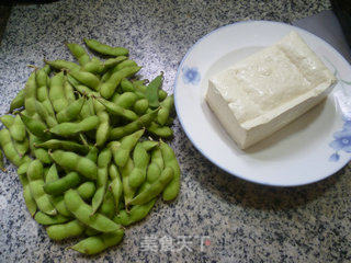 毛豆烧豆腐的做法步骤：1