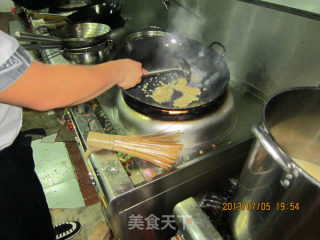 新派鱼香肉丝的做法步骤：8