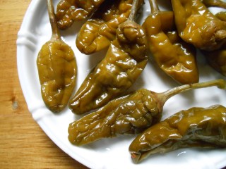 辣椒炒毛豆的做法步骤：1