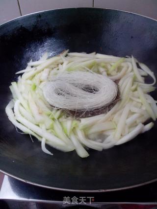 【餐桌来点素】——清炒节瓜粉丝的做法步骤：5