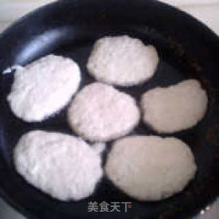 稠米粥的华丽变身——外焦里嫩大米面饼！的做法步骤：9