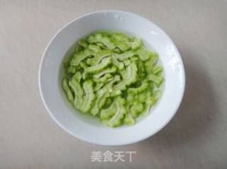 泡菜浸苦瓜的做法步骤：2
