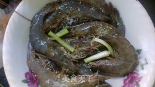 新鲜滋味——盐焗虾的做法步骤：2