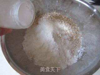 蔓越莓燕麦马芬的做法步骤：2