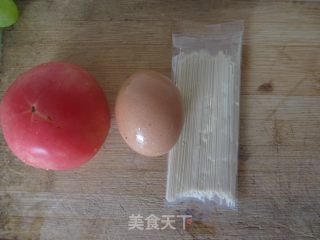 番茄鸡蛋面的做法步骤：1