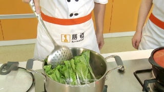 牛肉白菜煲的做法步骤：2