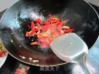 小炒熏香肠的做法步骤：5