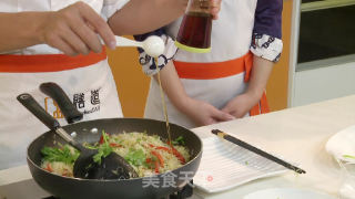芽菜炒粉丝的做法步骤：6
