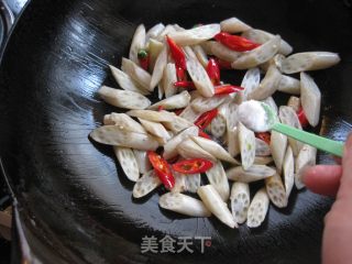 酸辣炒藕带的做法步骤：7