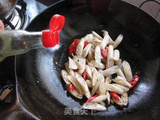 酸辣炒藕带的做法步骤：8