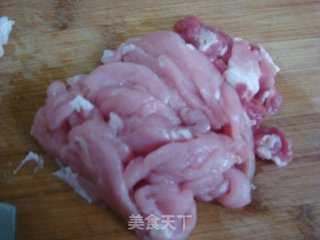 肉丝尖椒炒拉皮的做法步骤：1