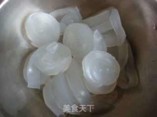 肉丝尖椒炒拉皮的做法步骤：2
