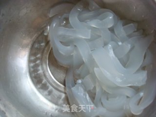 肉丝尖椒炒拉皮的做法步骤：7