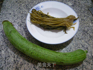 咸菜丝瓜汤的做法步骤：1