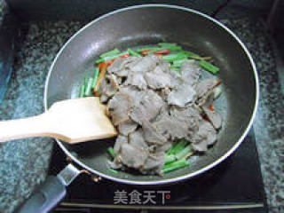 【爆炒猪舌】---- 快手家常菜的做法步骤：5