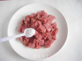 【蒜香牛肉粒】---  喜欢那一口牛肉香的做法步骤：2