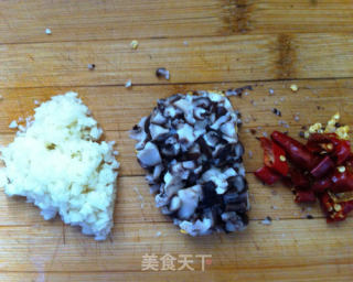 蒜蓉娃娃菜——简单又美味的家常菜的做法步骤：2