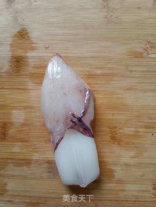 酥炸鱿鱼圈的做法步骤：1