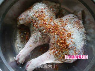 秘制蜂蜜脆香烤鸭腿(锡纸)的做法步骤：2