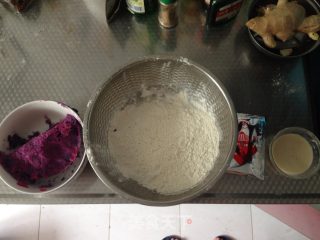 紫薯玫瑰的做法步骤：1