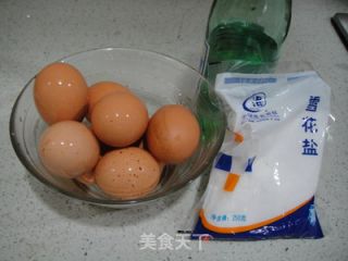 简单实惠的咸蛋的做法步骤：1