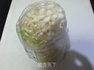 清清爽爽--凉拌金针菇黄花菜的做法步骤：2