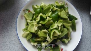 土豆片的另类吃法--番茄青椒土豆片的做法步骤：2