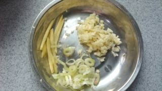 土豆片的另类吃法--番茄青椒土豆片的做法步骤：4