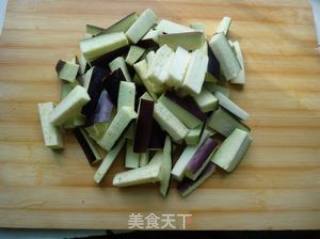 韭菜花炒茄子的做法步骤：1
