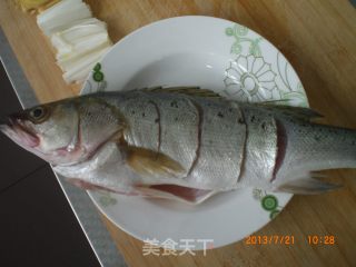 清蒸鲈鱼的做法步骤：3