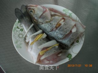 清蒸鲈鱼的做法步骤：4