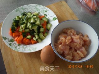 宫保鸡丁的做法步骤：1