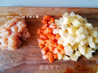 美味家常菜-------炒三丁的做法步骤：2