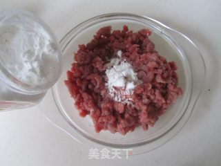 鸡蛋牛肉羹的做法步骤：2