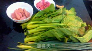 香肠瘦肉炒菜心的做法步骤：1