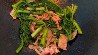 香肠瘦肉炒菜心的做法步骤：5
