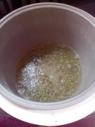 【豆子开花了】绿豆泥的做法步骤：2
