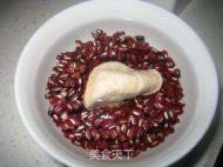 猪横脷煲鸡骨草的做法步骤：2